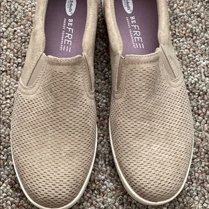 Brand new NEVER WORN. Womens beige dr. Scholl’s